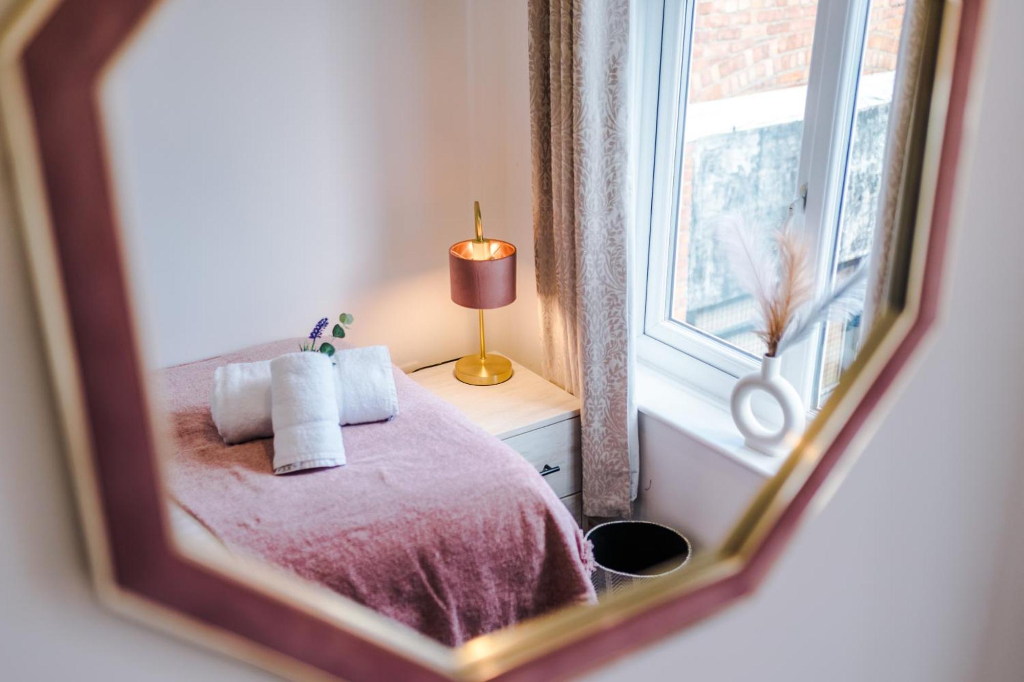 Spacious 3-Bed Home In Nantwich By 53 Degrees Property - Amazing Location, Ideal For Groups - Sleeps 6 エクステリア 写真